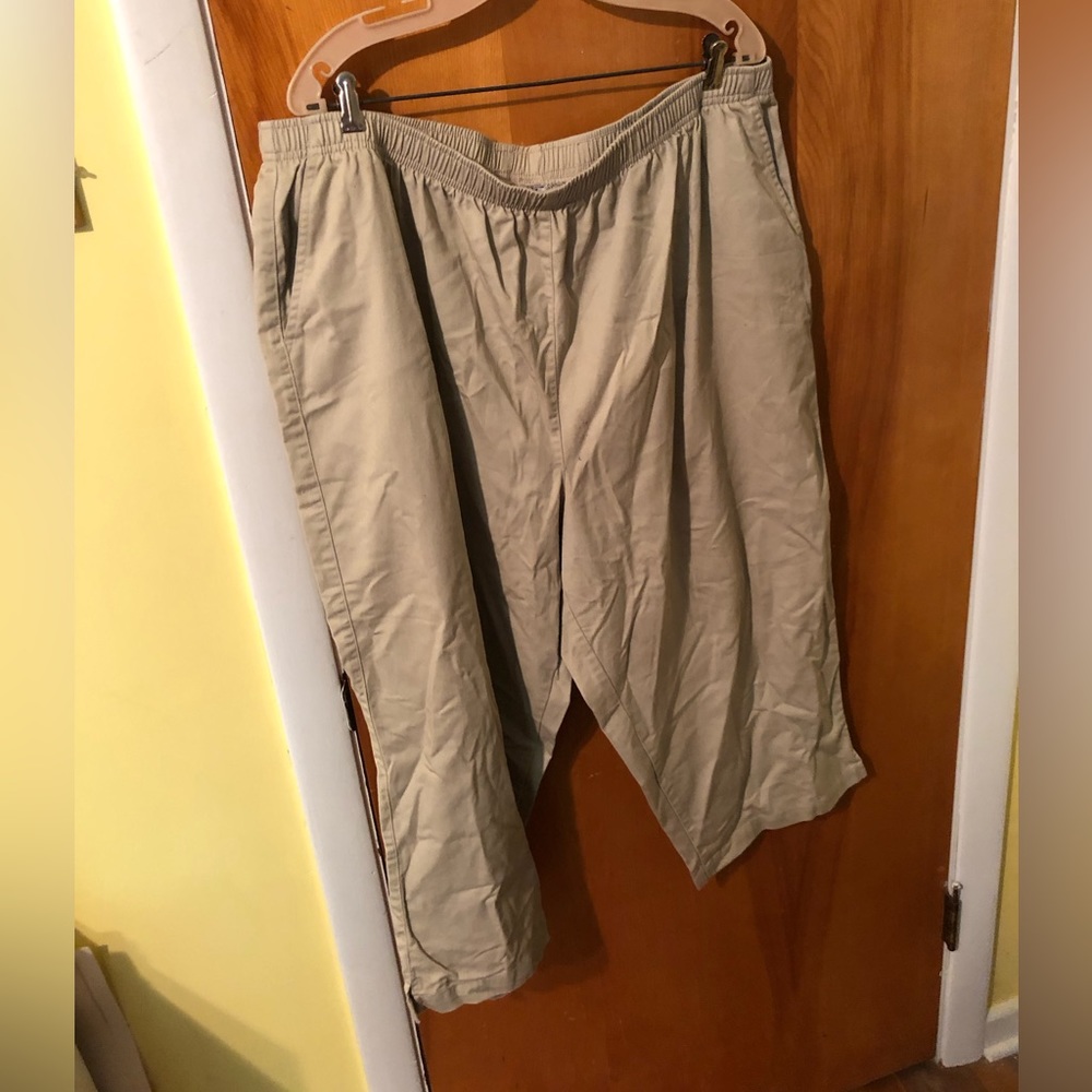 Plus size women’s Capri pants